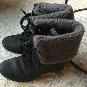 UGG women’s boots, sz8 lightly used
